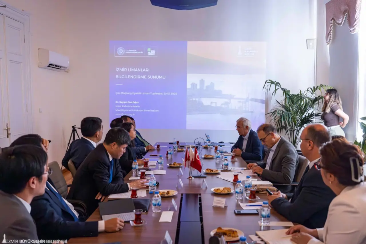 İzmir Büyükşehir Belediyesi Başkan Vekili Dr. Zafer Levent Yıldır, Çin’in Zhejiang Eyaleti Halk Hükümeti heyetini ağırladı. Ziyarette  İzmir ile Zhejiang arasında deniz ulaşımı, katı atık ve çevre alanlarında iş birlikleri gündeme geldi.