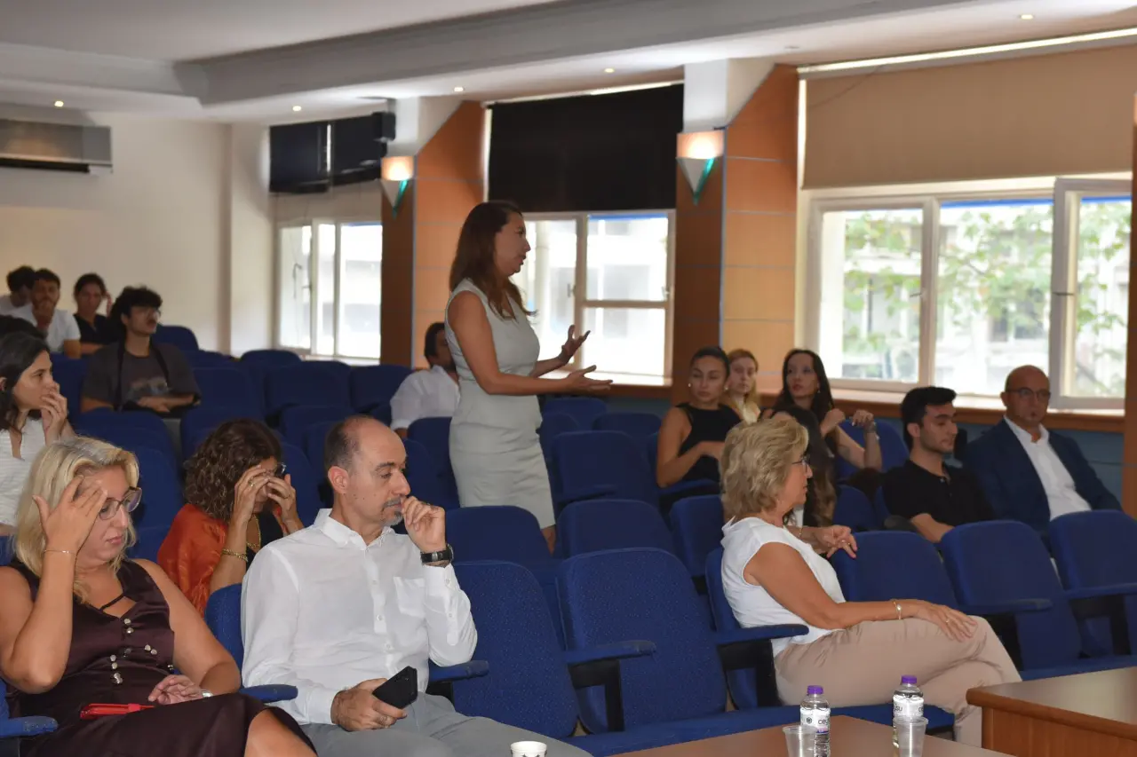  Ege Üniversitesi Eczacılık Fakültesi Farmasötik Teknoloji Anabilim Dalı, “3’üncü İlaç Taşıyıcı Sistemlerde Yenilikler  (3rd Innovations in Nanotechnology and Drug Delivery) Sempozyumu”na ev sahipliği yaptı.