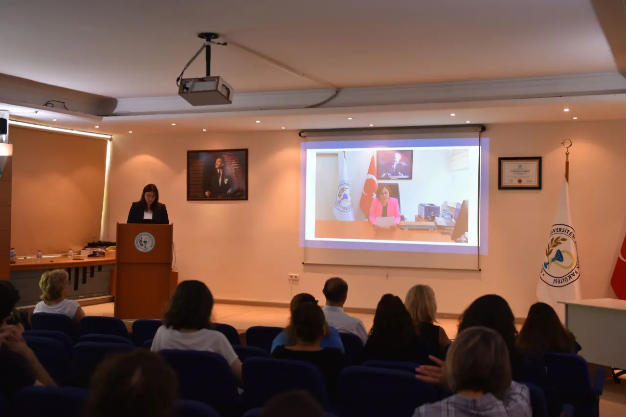  Ege Üniversitesi Eczacılık Fakültesi Farmasötik Teknoloji Anabilim Dalı, “3’üncü İlaç Taşıyıcı Sistemlerde Yenilikler  (3rd Innovations in Nanotechnology and Drug Delivery) Sempozyumu”na ev sahipliği yaptı.