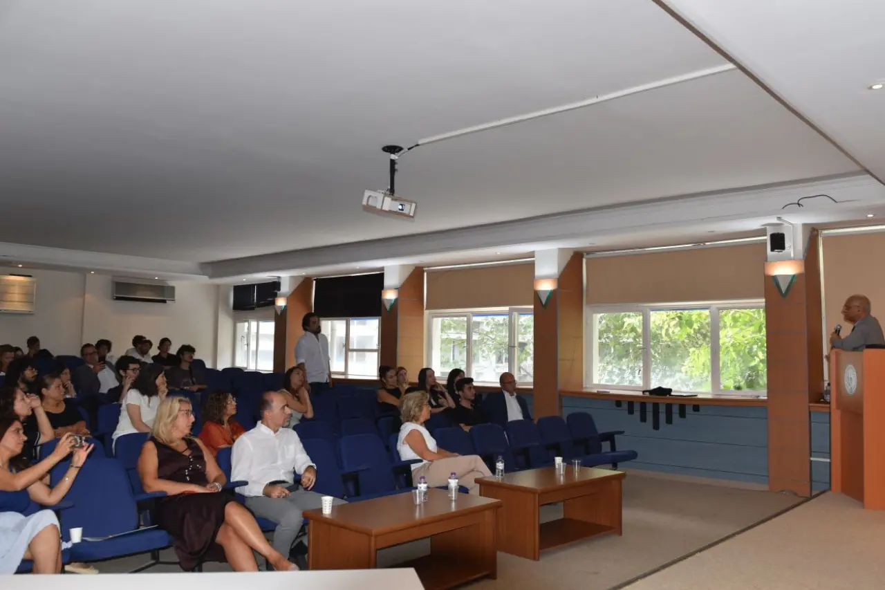  Ege Üniversitesi Eczacılık Fakültesi Farmasötik Teknoloji Anabilim Dalı, “3’üncü İlaç Taşıyıcı Sistemlerde Yenilikler  (3rd Innovations in Nanotechnology and Drug Delivery) Sempozyumu”na ev sahipliği yaptı.