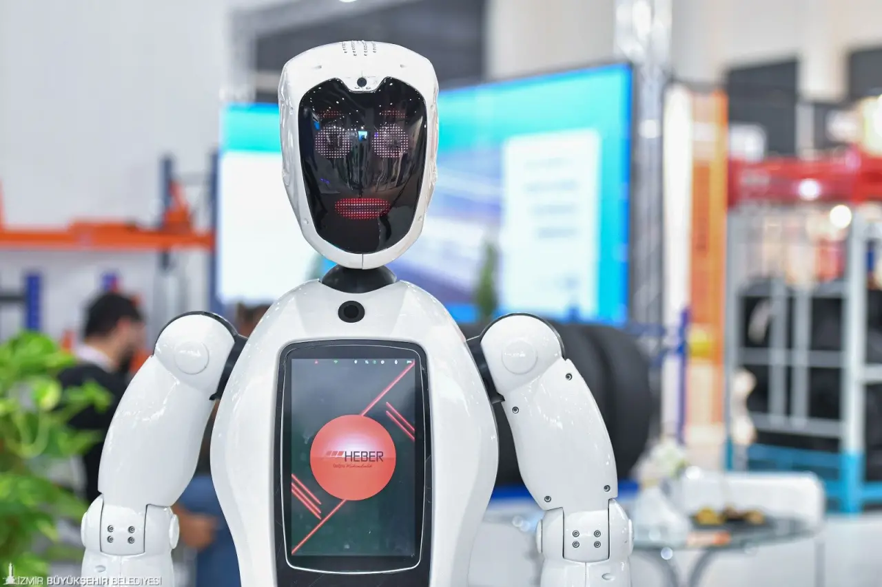 İzmir, 8-10 Ekim 2025 tarihleri arasında, lojistik sektörünün ülkemizdeki en büyük buluşmalarından LOGISTECH – Lojistik, Depolama ve Teknolojileri Fuarı’na 4. kez ev sahipliği yapacak. Kara, deniz, hava ve demir yolu taşımacılığı, depolama, soğuk zincir, otomasyon ve liman işletmeciliği gibi lojistiğin tüm halkalarını buluşturacak fuar hem Türkiye’den hem dünyadan binlerce profesyoneli ağırlayacak.