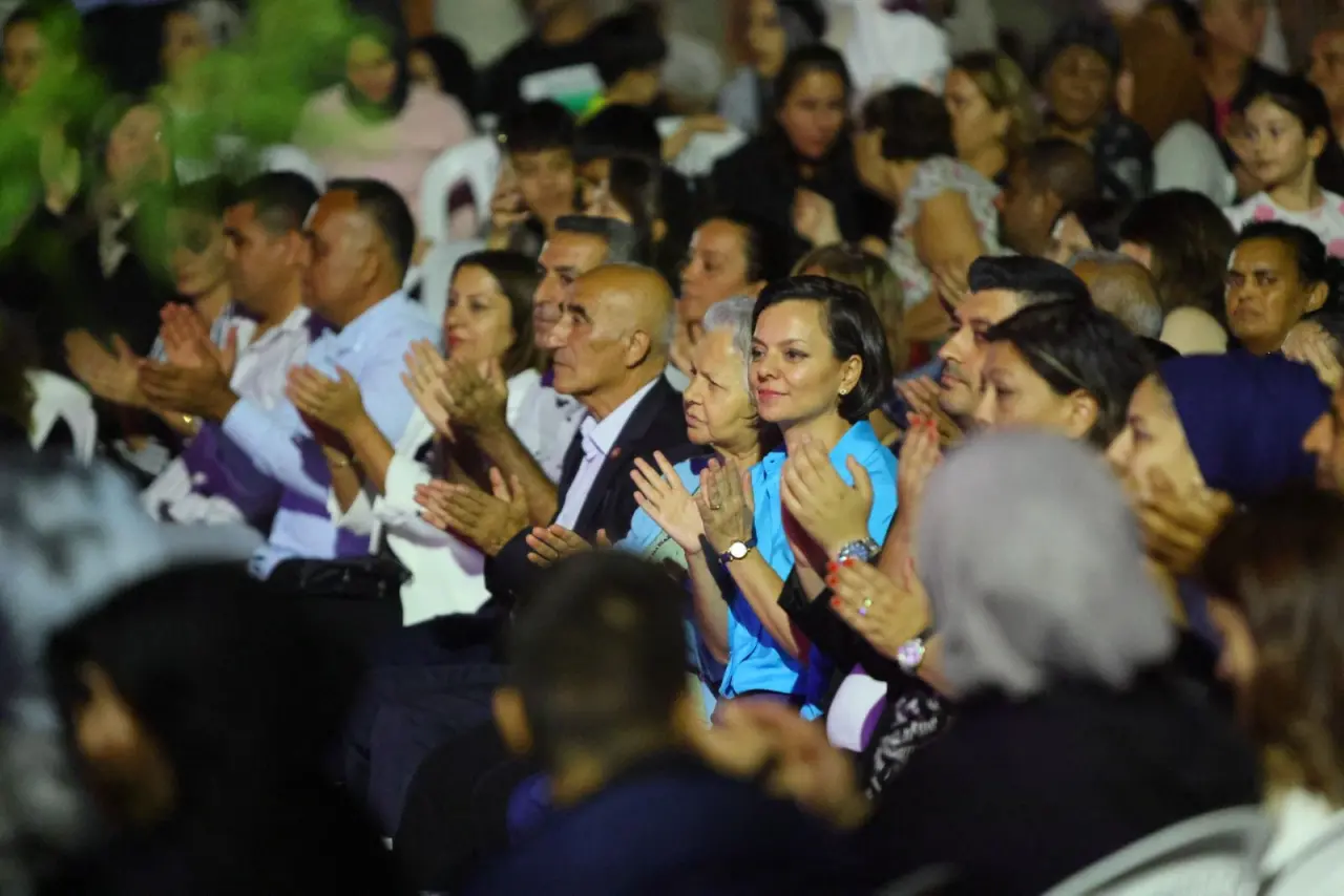 Yaşamının son yıllarını Karabağlar ’da geçiren Türk Halk Ozanı “Bozkırın Tezenesi” Neşet Ertaş, ölümünün 13. yıl dönümünde Karabağlar’da özel bir konserle anıldı.