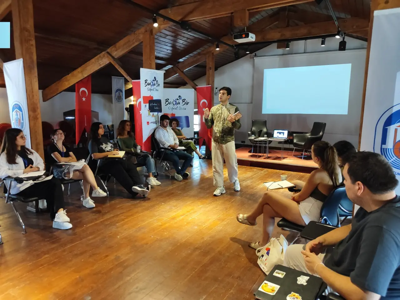 Sıfır Ayrımcılık Derneği tarafından, Olof Palme International Center ve Arbetarnas Bildningsförbund (ABF) desteğiyle, Efes Selçuk Belediyesi ev sahipliğinde düzenlenen Başka Bir Siyaset Okulu (BBSO), İsveç Parlamentosu Milletvekili Daniel Vencu Velasquez Castro’yu ağırladı.