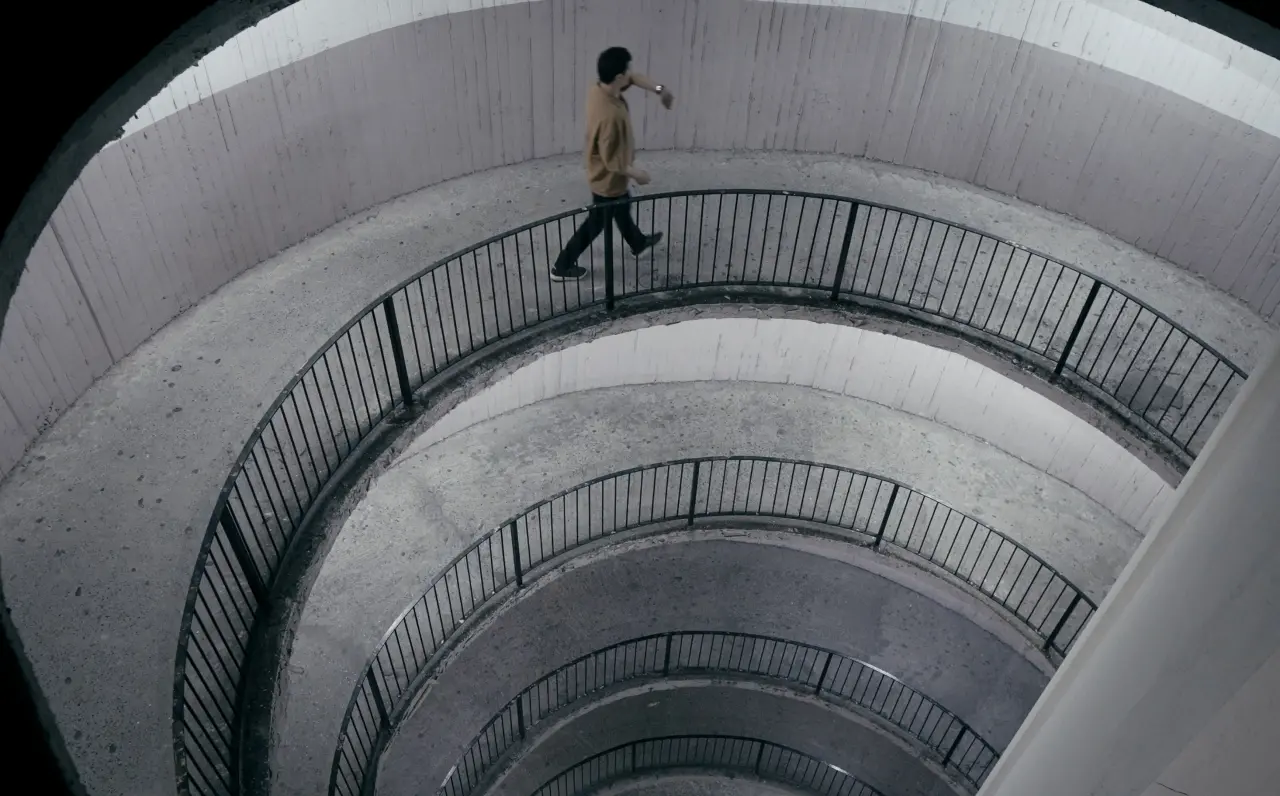 Bornova Belediyesi Film Ofisi’nin destek verdiği “Giderayak” kısa filmi, 233 film arasından 62. Antalya Altın Portakal Film Festivali’nde Ulusal Kısa Metraj Finalisti olarak seçildi. Bornova Belediye Başkanı Ömer Eşki, genç yetenekleri desteklemeye devam edeceklerini belirterek ekibi kutladı.