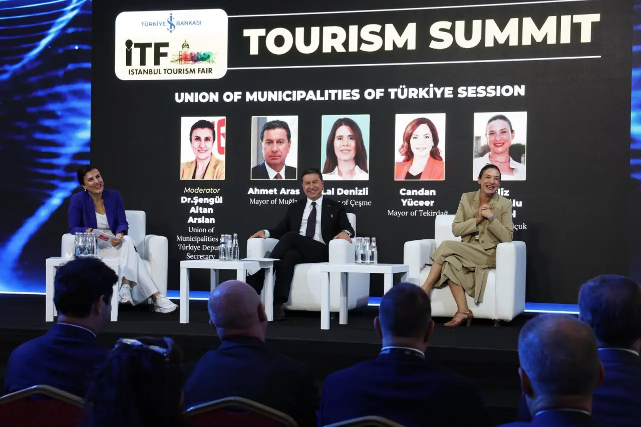 Efes Selçuk Belediye Başkanı Filiz Ceritoğlu Sengel, bu yıl üçüncüsü düzenlenen İstanbul Turizm Fuarı’nda (ITF 2025) kentin turizm vizyonunu anlattı. “İş Birliği ve Gelecek Vizyonu: Belediyeler Arası Turizm İş birlikleri – Ortak Rotalar ve Bölgesel Güç Birliği” başlıklı panele konuşmacı olarak katılan Başkan Sengel, turizmde markalaşmanın önemine dikkat çekti.